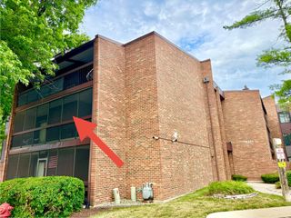 14501 Central Court M2, Oak Forest, IL 60452