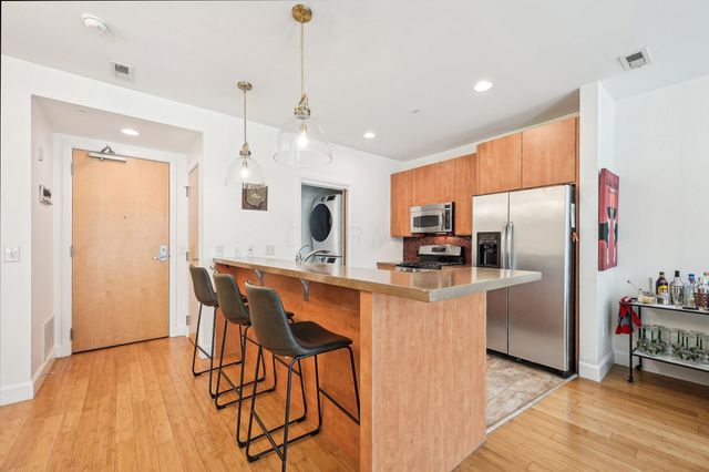 845 N High Street, 209, Columbus, OH 43215