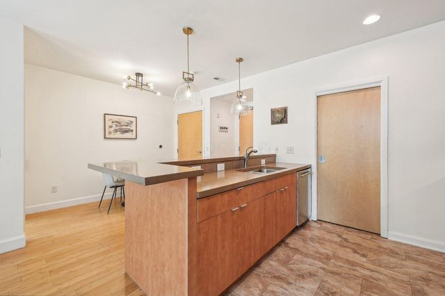 845 N High Street, 209, Columbus, OH 43215