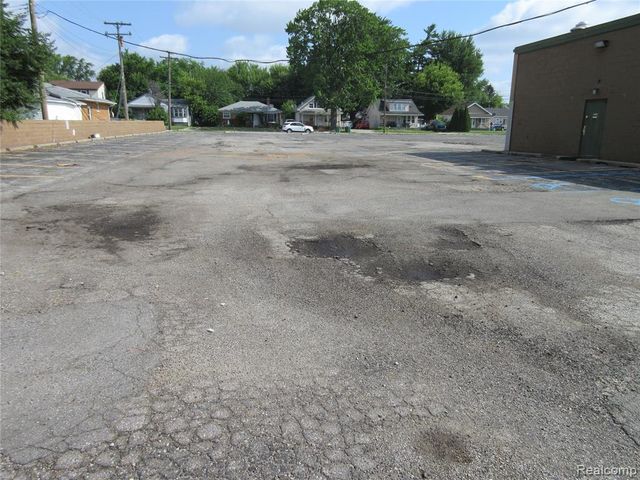 24611 Gratiot Avenue, Eastpointe, MI 48021