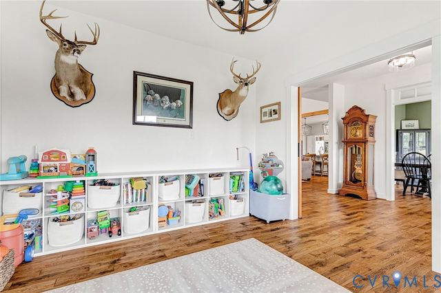 16481 Longview Farm Dr, Beaverdam, VA 23015