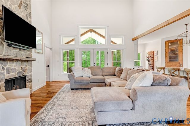 16481 Longview Farm Dr, Beaverdam, VA 23015