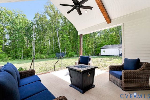 16481 Longview Farm Dr, Beaverdam, VA 23015