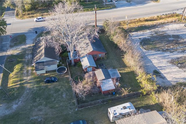 215 Grand Avenue, Bacliff, TX 77518
