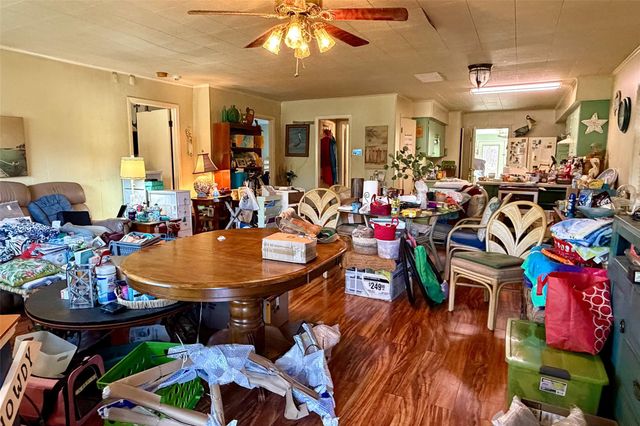 215 Grand Avenue, Bacliff, TX 77518