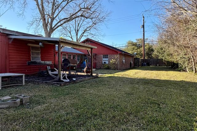 215 Grand Avenue, Bacliff, TX 77518