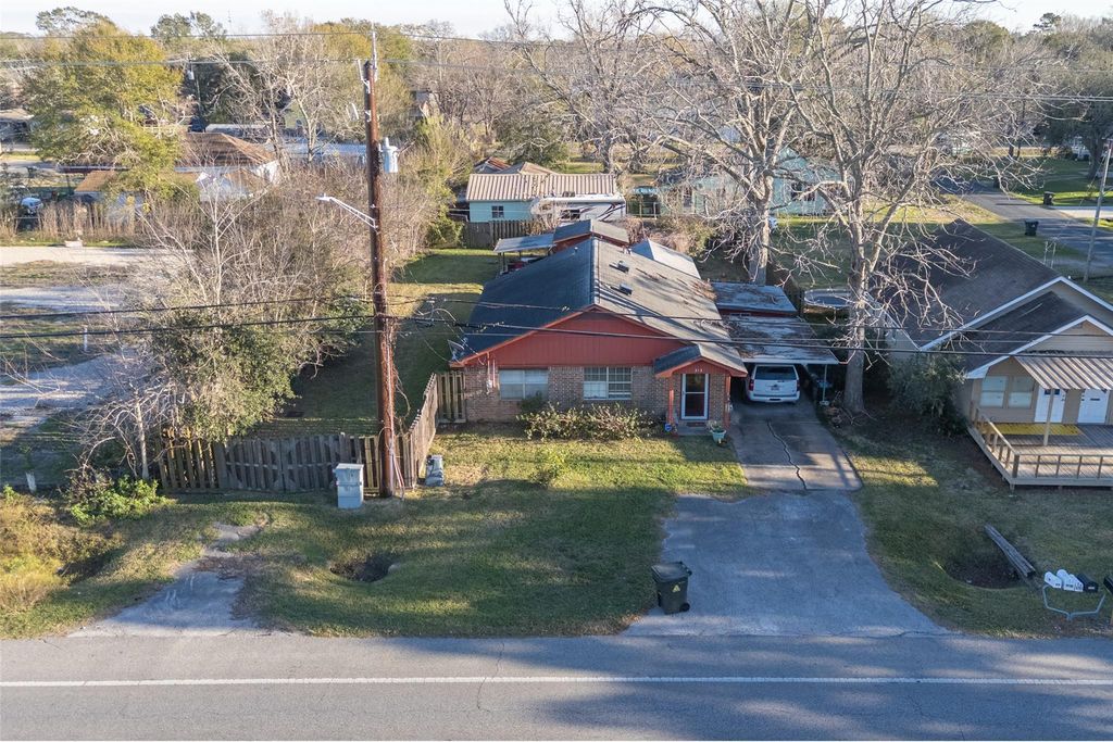 215 Grand Avenue, Bacliff, TX 77518