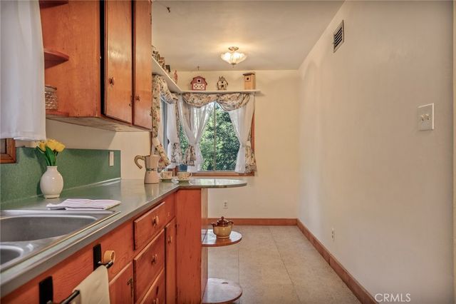 720 Rocky Loop, Crestline, CA 92325