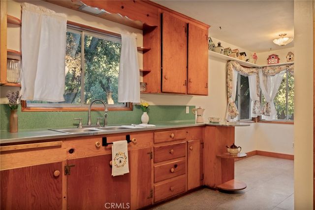 720 Rocky Loop, Crestline, CA 92325
