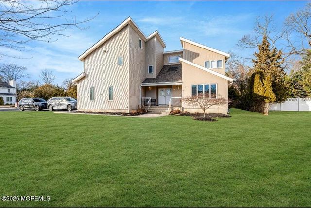 28 Musket Lane, Eatontown, NJ 07724