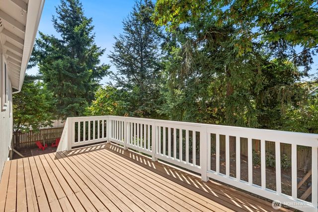 1725 211th Place NE, Sammamish, WA 98074