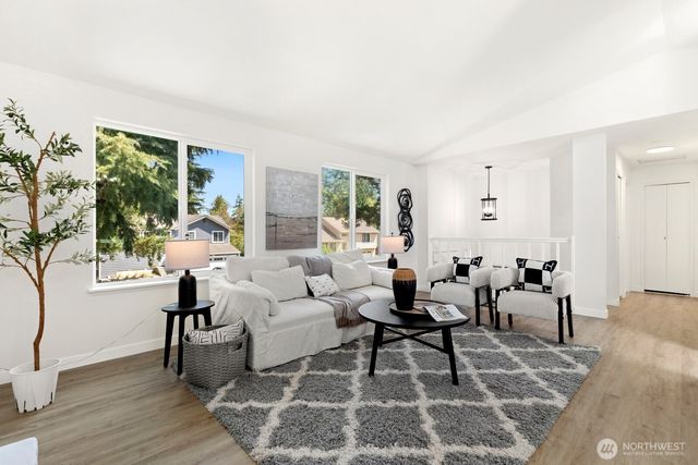 1725 211th Place NE, Sammamish, WA 98074