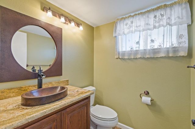 865 Regatta Dr, Sacramento, CA 95833