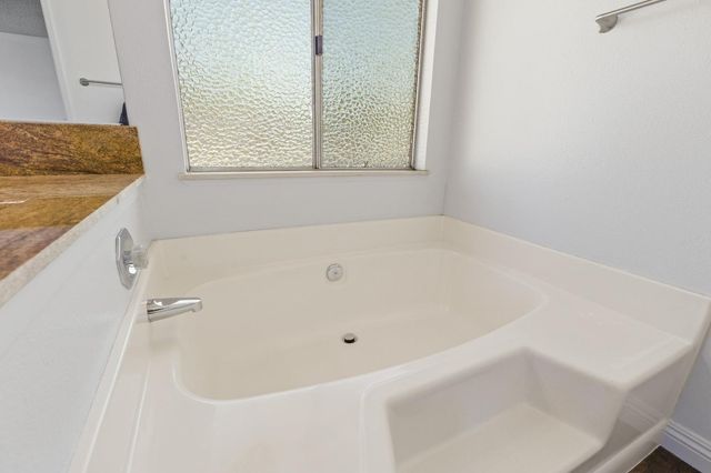 865 Regatta Dr, Sacramento, CA 95833