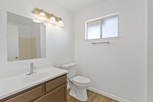 865 Regatta Dr, Sacramento, CA 95833