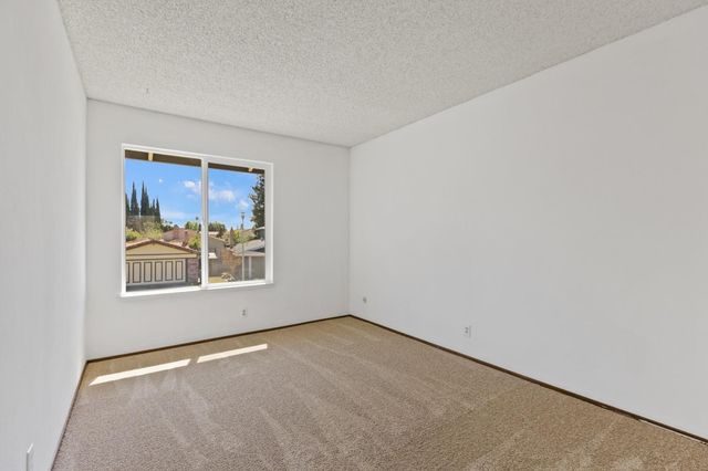 865 Regatta Dr, Sacramento, CA 95833