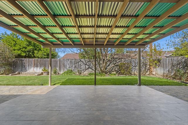 865 Regatta Dr, Sacramento, CA 95833