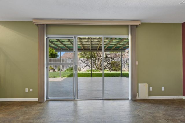 865 Regatta Dr, Sacramento, CA 95833