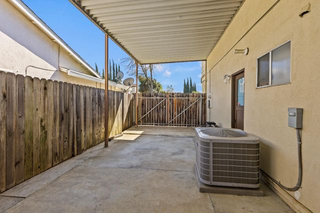 865 Regatta Dr, Sacramento, CA 95833