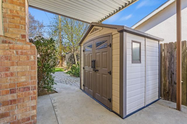 865 Regatta Dr, Sacramento, CA 95833