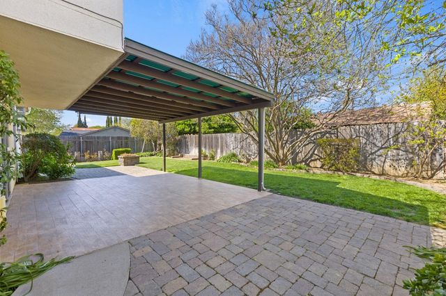 865 Regatta Dr, Sacramento, CA 95833