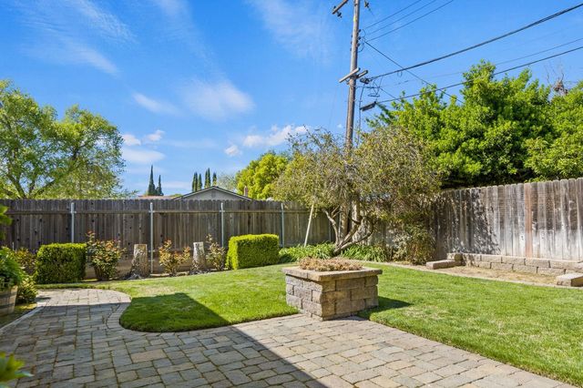 865 Regatta Dr, Sacramento, CA 95833