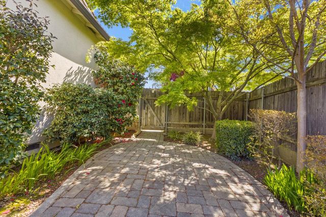 865 Regatta Dr, Sacramento, CA 95833