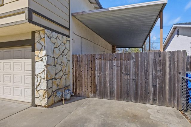 865 Regatta Dr, Sacramento, CA 95833