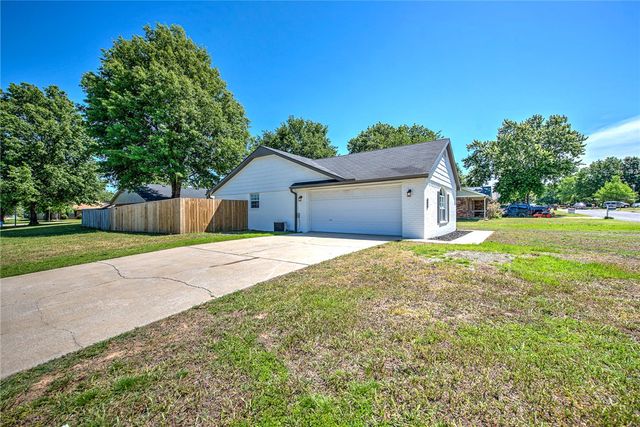 4490 W Chaparral Lane, Fayetteville, AR 72704
