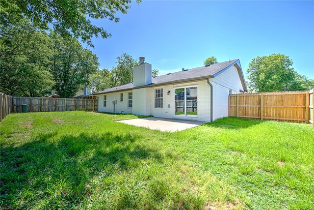 4490 W Chaparral Lane, Fayetteville, AR 72704