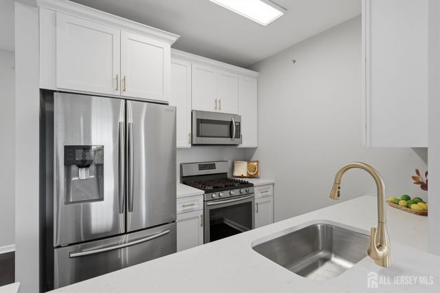648 Strassle Way, South Plainfield, NJ 07080