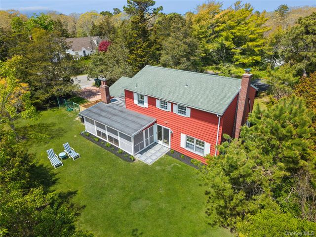 2 Ludlow Lane, Hampton Bays, NY 11946