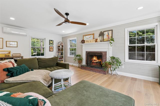 2 Ludlow Lane, Hampton Bays, NY 11946