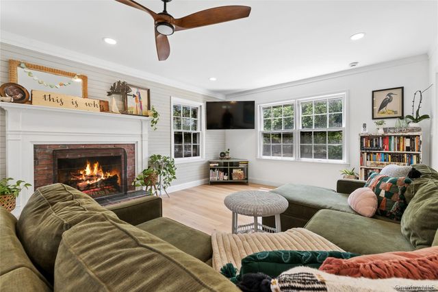2 Ludlow Lane, Hampton Bays, NY 11946