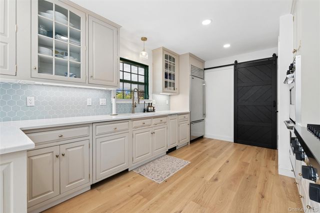 2 Ludlow Lane, Hampton Bays, NY 11946