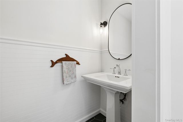 2 Ludlow Lane, Hampton Bays, NY 11946