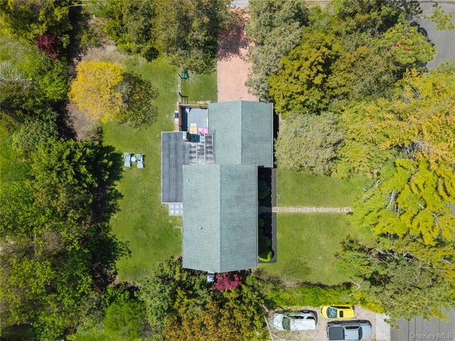 2 Ludlow Lane, Hampton Bays, NY 11946
