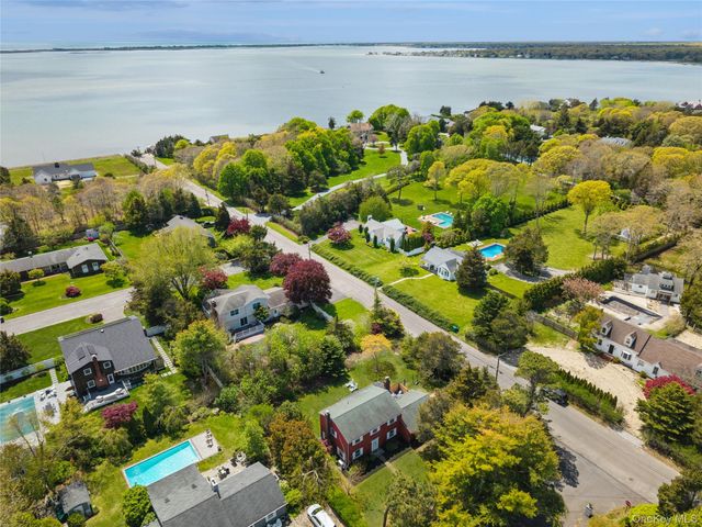 2 Ludlow Lane, Hampton Bays, NY 11946