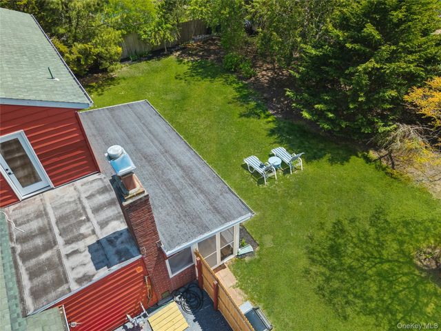 2 Ludlow Lane, Hampton Bays, NY 11946