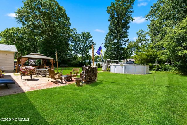 24 Livingston Drive, Howell, NJ 07731