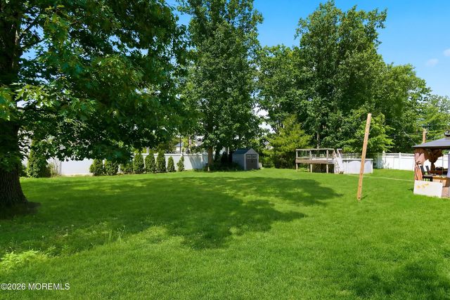 24 Livingston Drive, Howell, NJ 07731