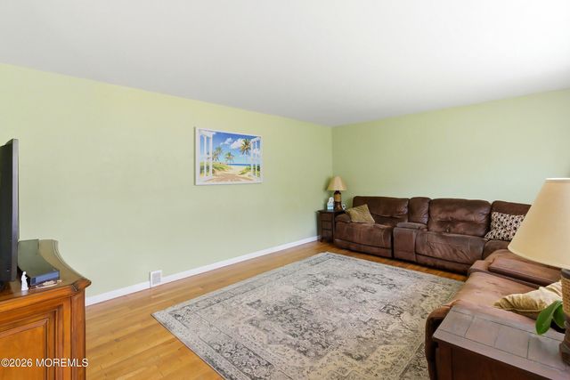 24 Livingston Drive, Howell, NJ 07731