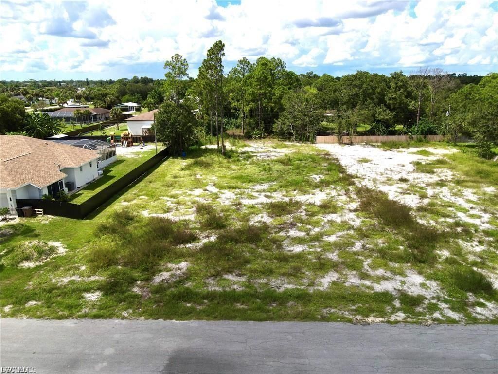 607 Columbus AVE, LEHIGH ACRES, FL 33972 — exterior