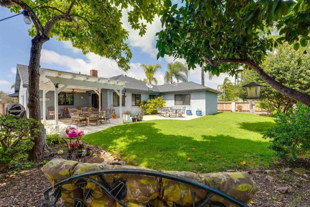 1561 Sandalwood Ln, Carlsbad, CA 92008