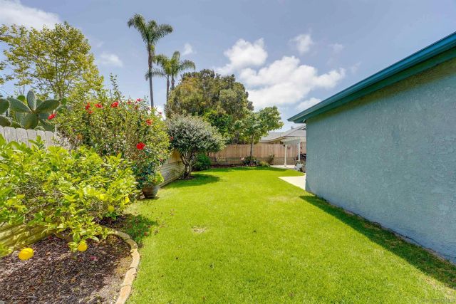 1561 Sandalwood Ln, Carlsbad, CA 92008