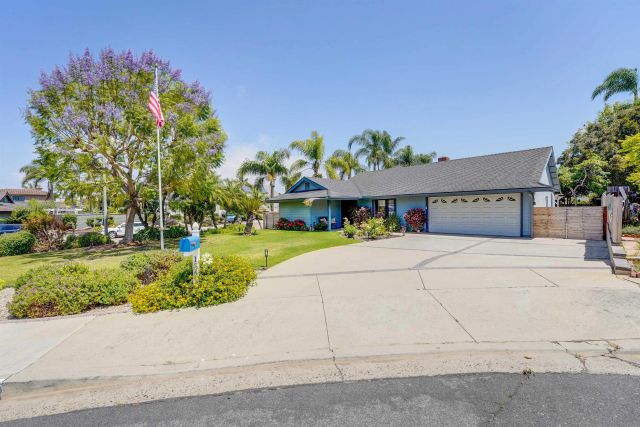 1561 Sandalwood Ln, Carlsbad, CA 92008