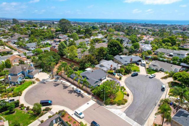 1561 Sandalwood Ln, Carlsbad, CA 92008