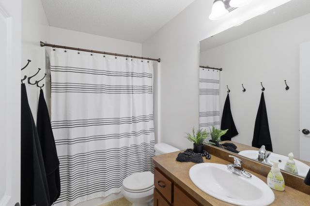 2133 119th Avenue NE, Blaine, MN 55449