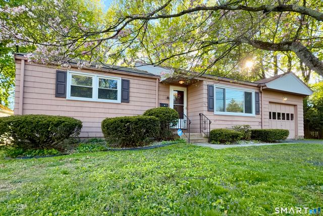 27 West Street, Cromwell, CT 06416