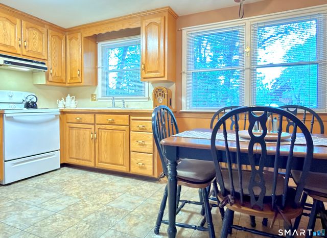 27 West Street, Cromwell, CT 06416